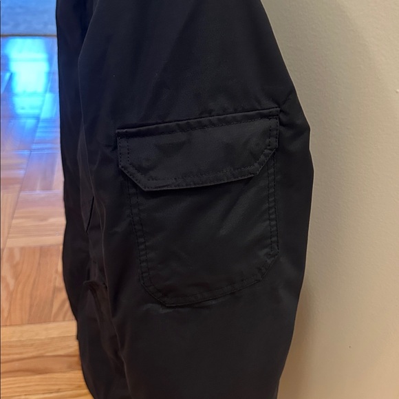 The North Face Men's Hooded McMurdo Bomber Puffer with Removable Fur - Picture 10 of 16